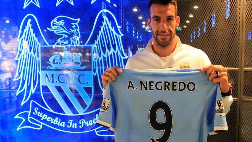 Negredo ya luce el número '9' en el Manchester City Negredo ya luce el número '9' en el Manchester City