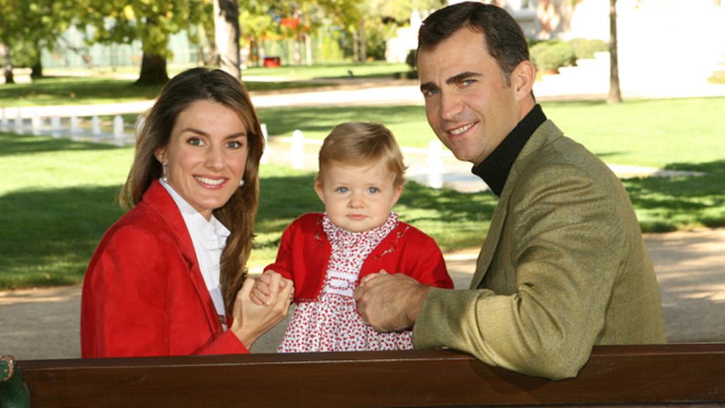 Sucede a su padre, Felipe VI