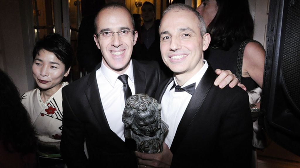 El gran triunfador de la noche, Pablo Berger, director de "Blancanieves", con Iñigo Rotaetxe