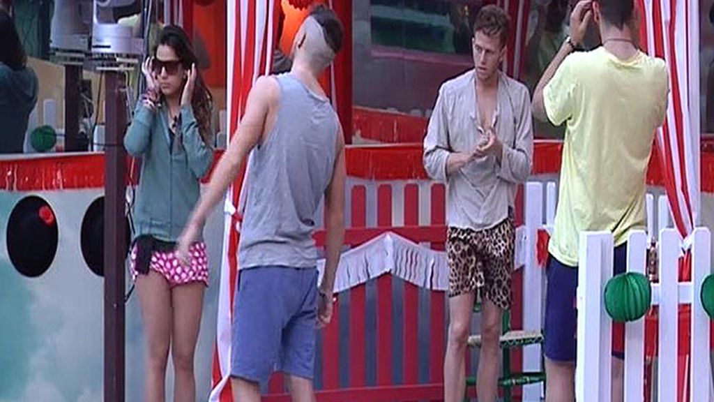 Al terminar de bailar, casi todos se han vuelto a meter en la cama