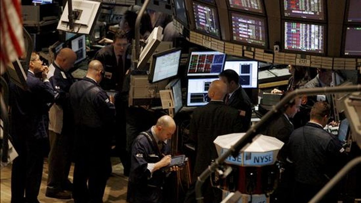 El índice Dow Jones de Industriales, el más importante de la Bolsa de Nueva York, sufrió una baja del 0,4% y acabó en los 8.438,39 puntos, en una sesión en la predominó el ánimo ahorrador de los inversionistas. EFE/Archivo