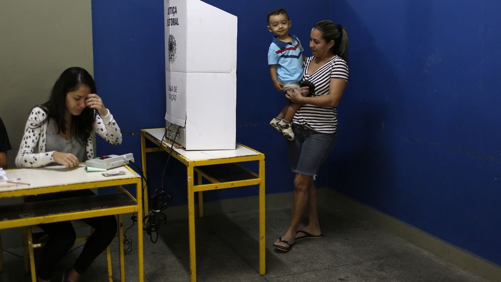 Abren las urnas en las elecciones presidenciales en Brasil