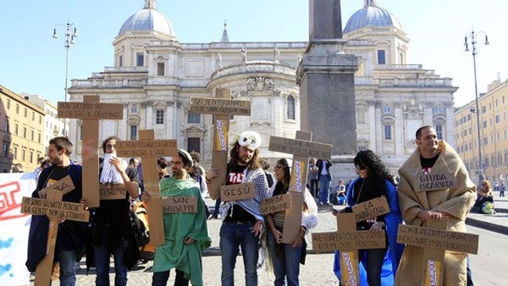 Duros enfrentamientos entre policías e 'indignados' en Roma