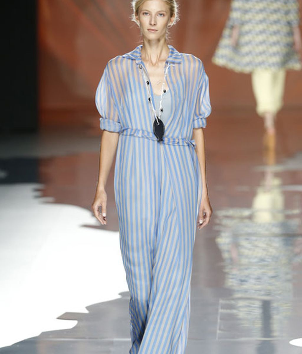 Siluetas fluidas y prints marineros