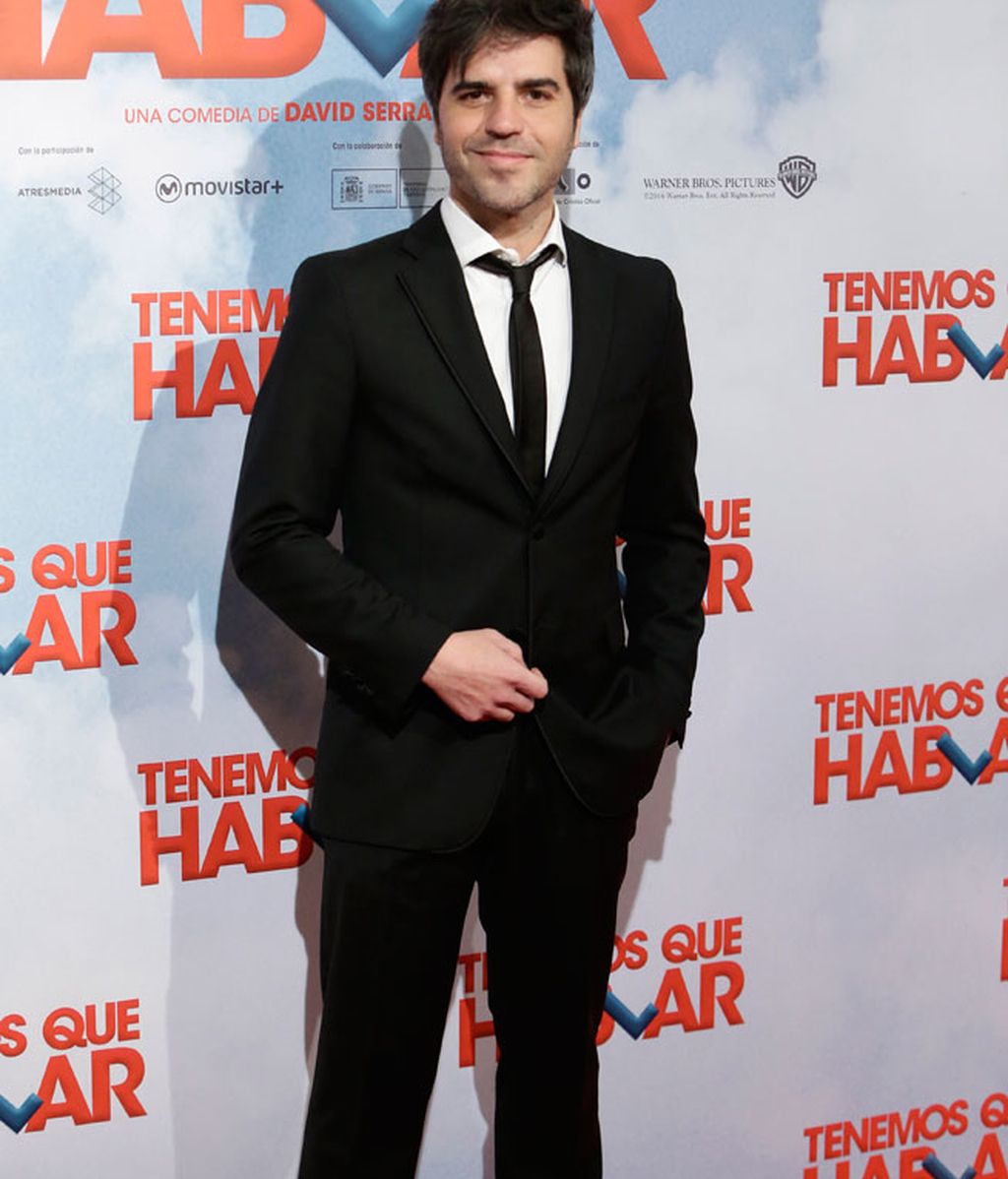 Ernesto Sevilla de negro y con corbata