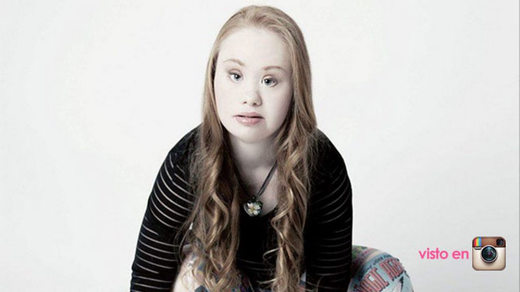 'Living Dead Clothing' le envió sus mejores prendas para una sesión de fotos