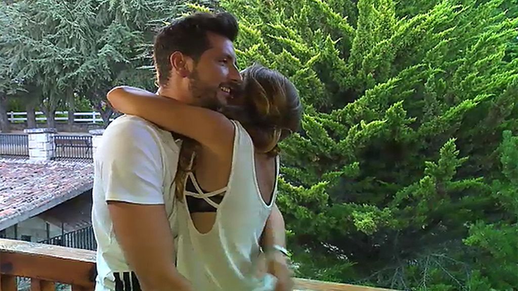La pareja derrocha felicidad y amor