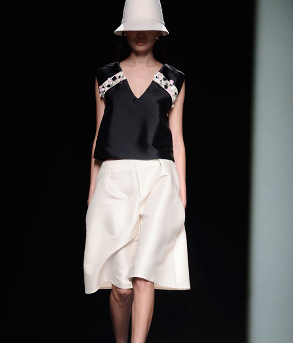 Moisés Nieto: geometría monocromática