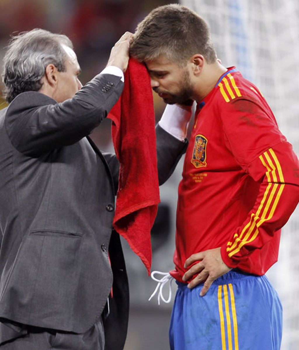 Piqué tuvo que ser atendido en el encuentro ante Suiza Piqué tuvo que ser atendido en el encuentro ante Suiza