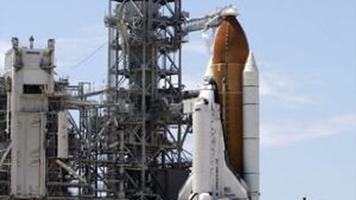 El transbordador espacial Discovery con sus siete tripulantes partió desde Cabo Cañaveral, Florida, en una misión de 14 días a la Estación Espacial Internacional (EEI).