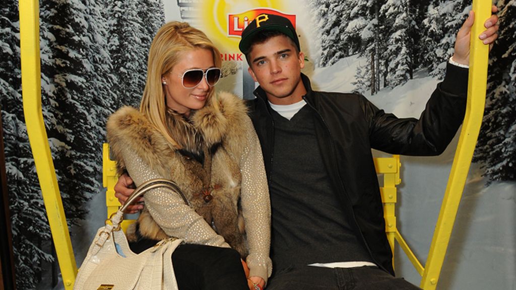 Paris Hilton y su novio River Viiperi