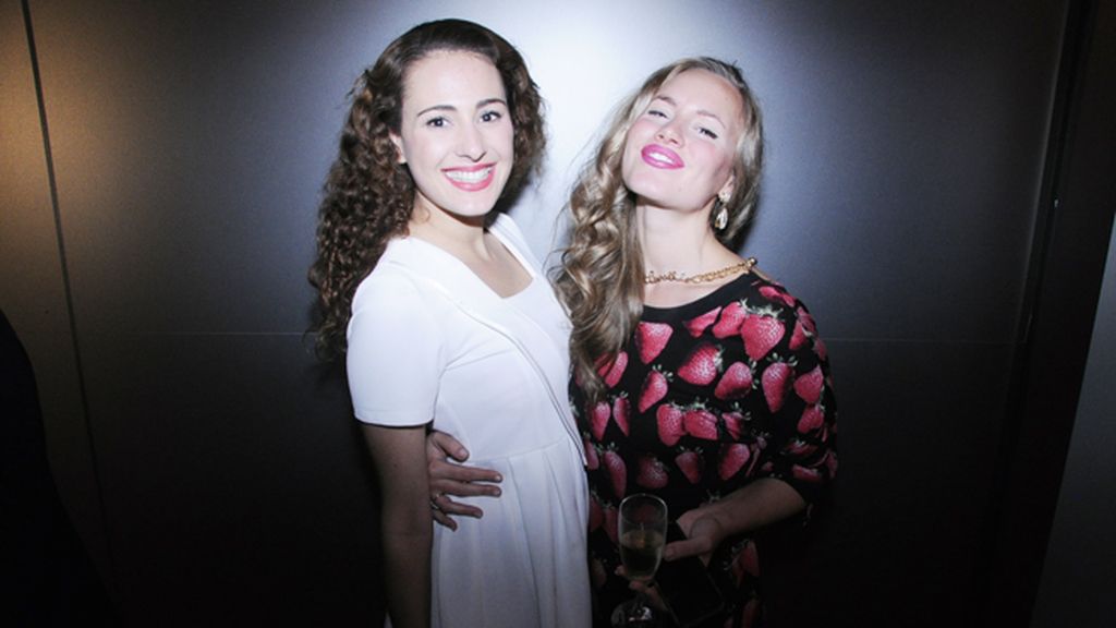 Pitty Bernad, vestida de Kling, y Macarena Hoffmann con vestido de Just Cavalli