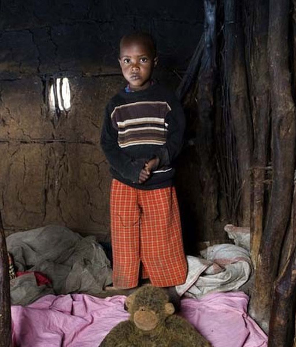 Niños de todo el mundo con sus juguetes