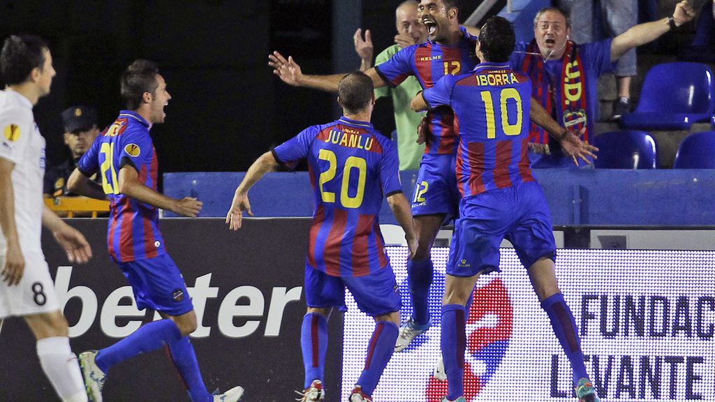 Juanfran celebra su gol contra el Helsingborg en el estreno europeo del Levante Juanfran celebra su gol contra el Helsingborg en el estreno europeo del Levante