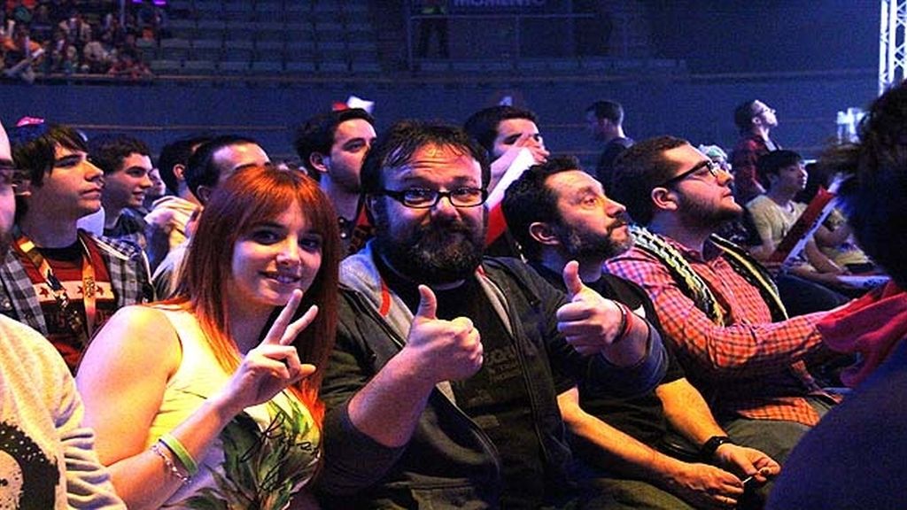 Miles de aficionados jalean a los equipos durante las finales de la 'LCS' en Madrid