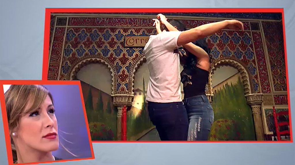 María no quiere besarse con Manu por respeto a su familia