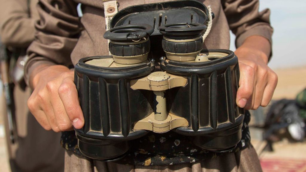 Muchos son abuelos y tienen armas muy antiguas