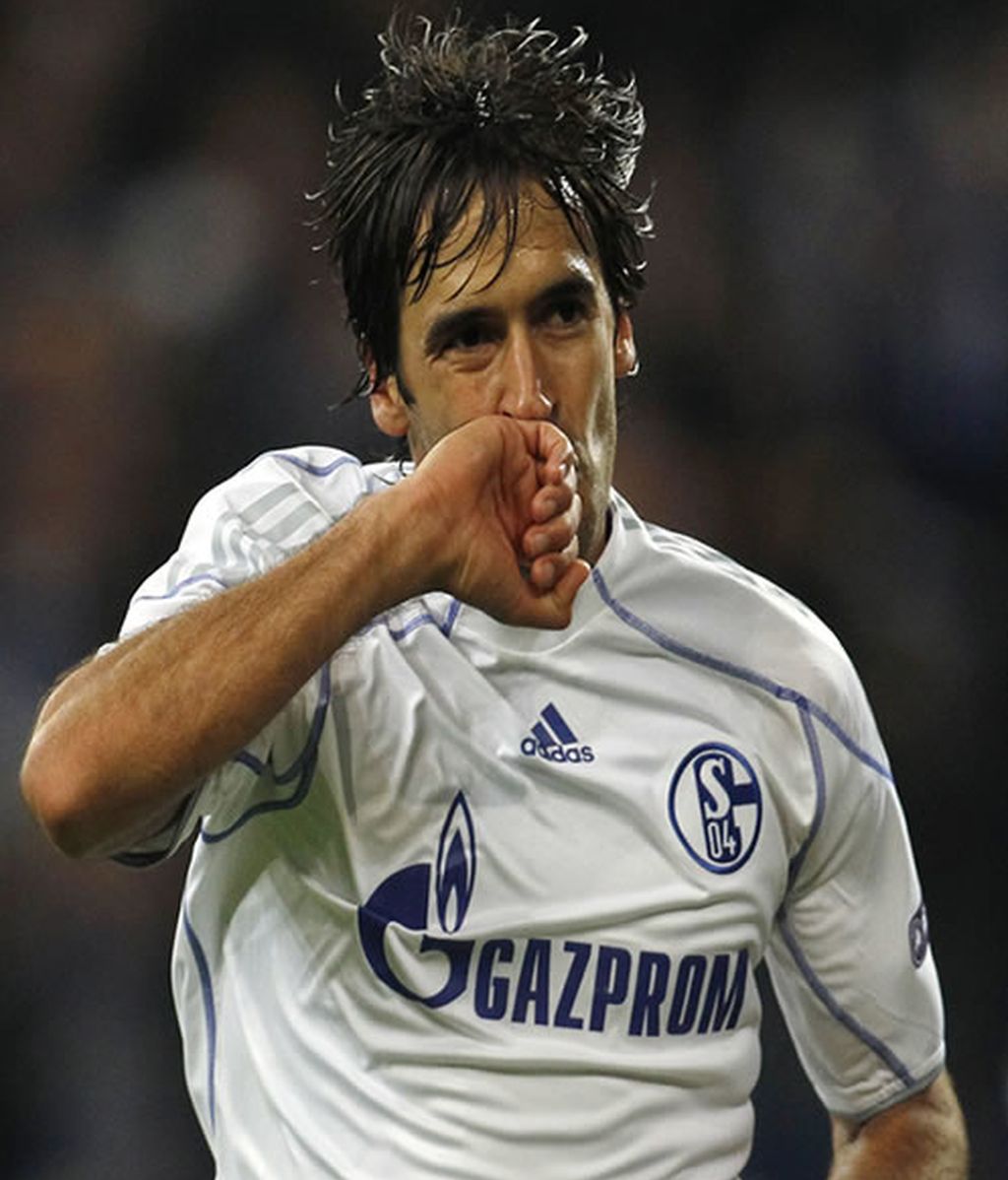Raúl iguala al "torpedo Müller" en la Champions. Raúl iguala al "torpedo Müller" en la Champions.