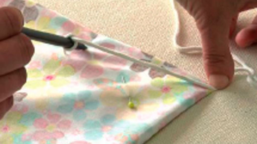 Tricotosas 37: Vestido de volante para niña