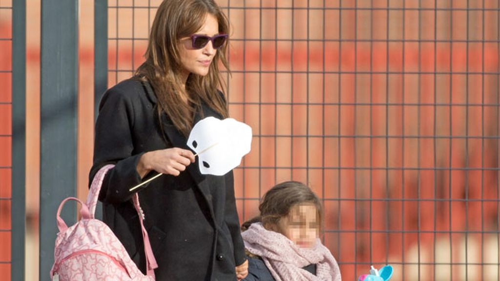 Bustamante y Daniella, a su lado