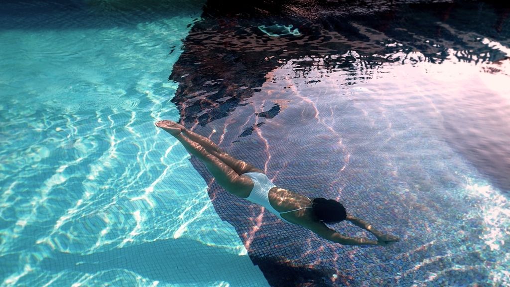 Laura Madrueño, piscina, nadando