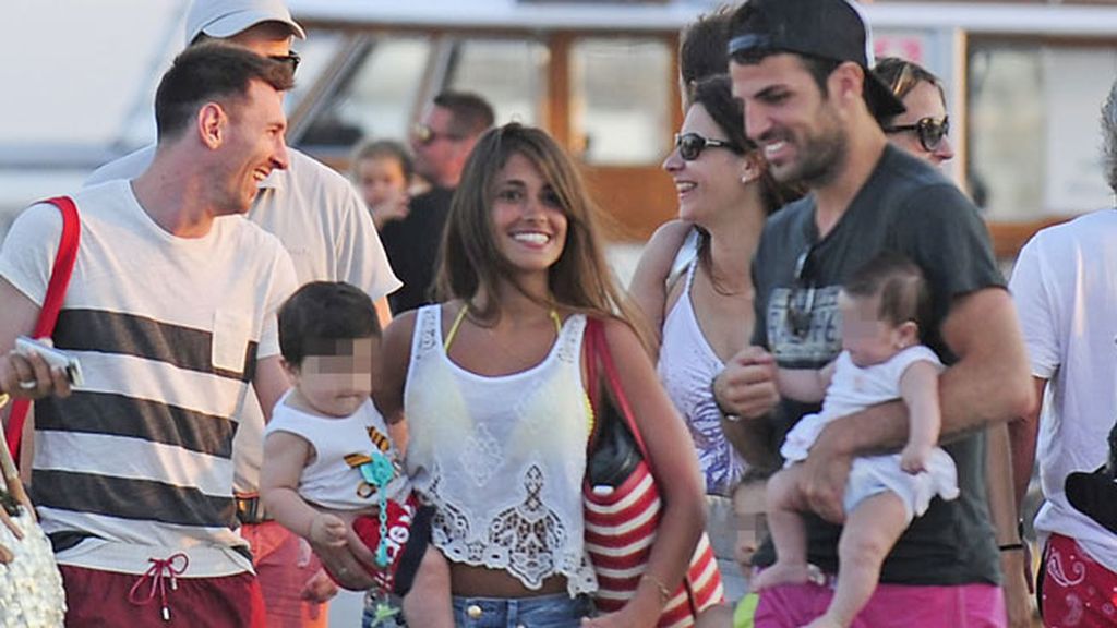 Messi, Fábregas y sus familias se divierten juntos en ibiza