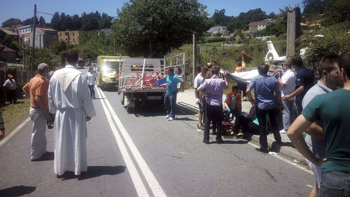 Siete heridos al explotar material pirotécnico en un camión en una romería en Pontevedra