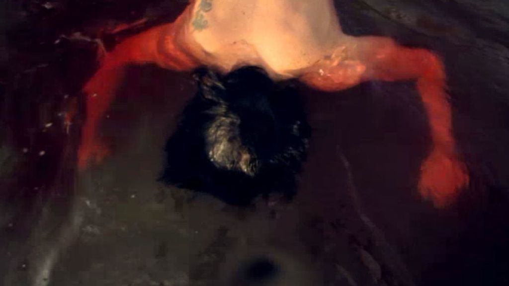 Un inquietante ser que emerge de las profuncidades