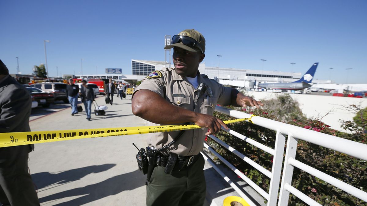 Un muerto y varios heridos en un tiroteo en el aeropuerto de Los Angeles