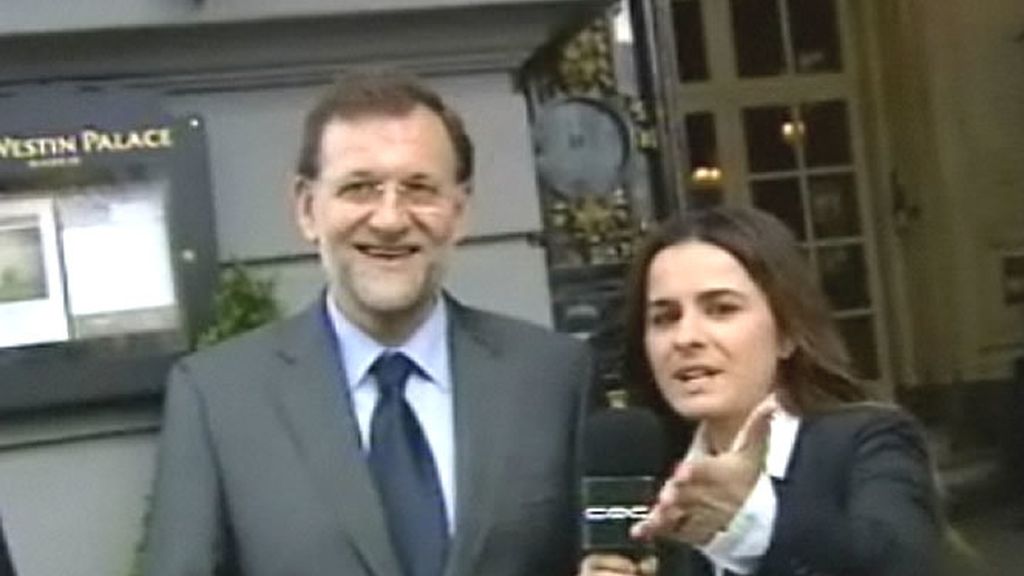 La reporera Esti Gabilondo entrevista a Mariano Rajoy