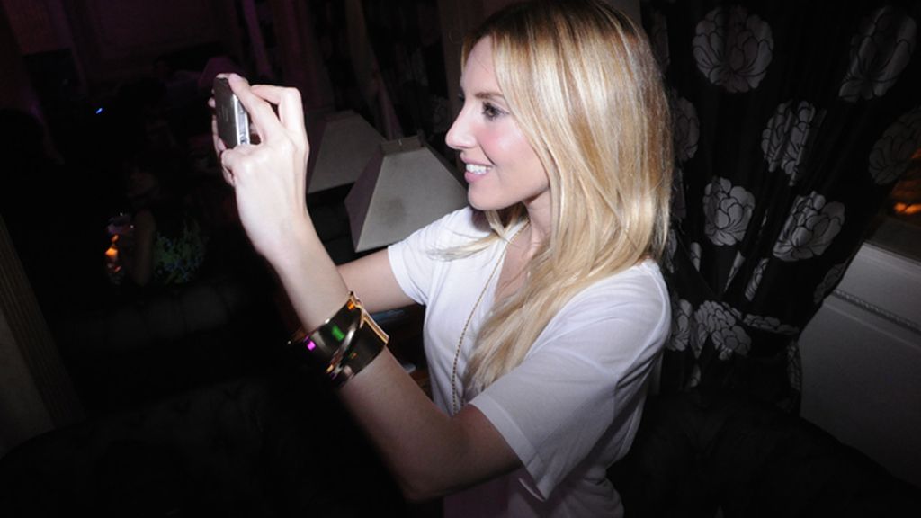 Blanca Suárez y Kira Miró, animado corrillo en la fiesta de Harper´s Baazar