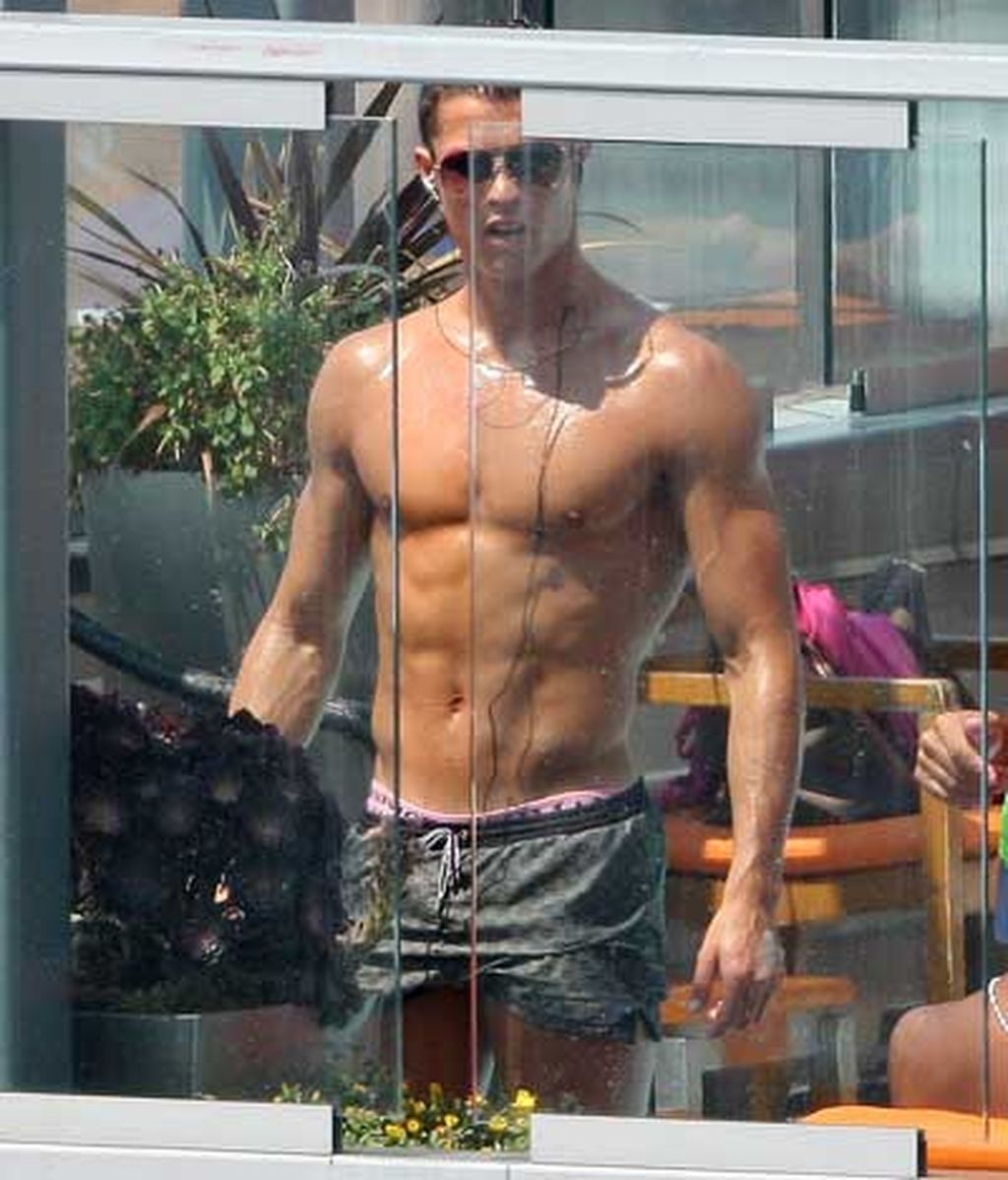 Luciendo tipito en la piscina