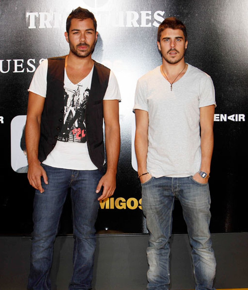Los protas de 'Amigos', rodeados de colegas y familiares en la premiere de la película