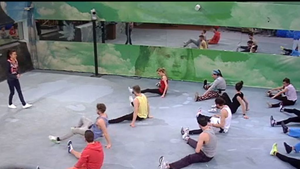 Los concursantes disimulan saber el secreto de Yessica y Anabel