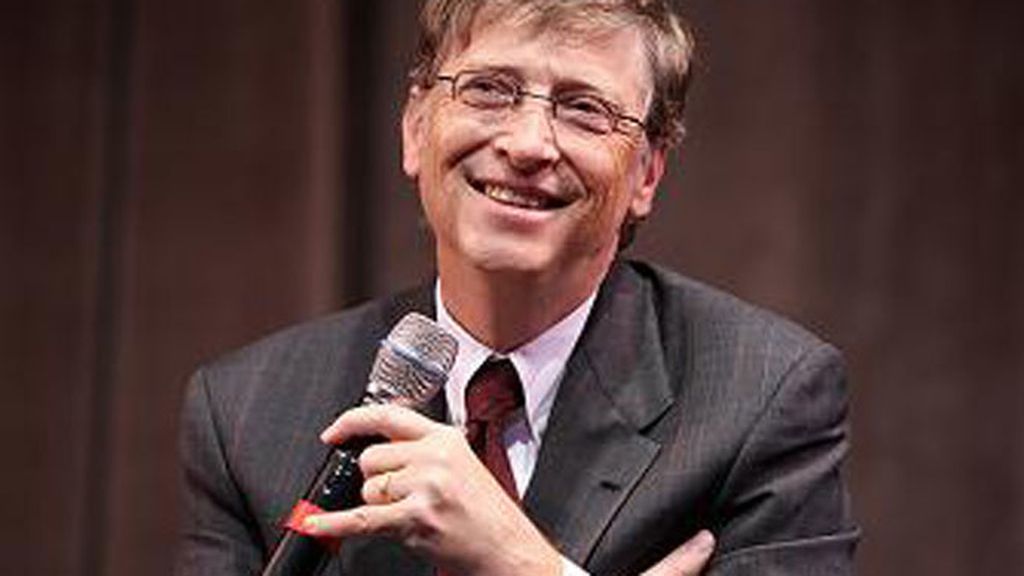 Bill Gates coge el ratón con la izquierda