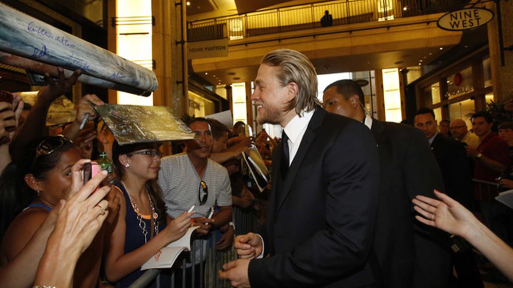 Charlie Hunnam no será Christian Grey