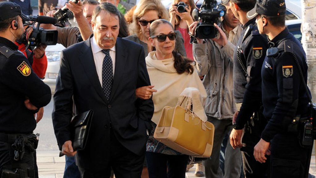 La llegada de Isabel Pantoja a los juzgados para conocer su sentencia