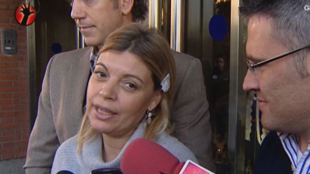 Su novio Carlos no se ha separado de ella ni un segundo