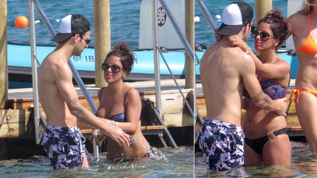 Cesc Fábregas y su chica, en las playas de Ibiza
