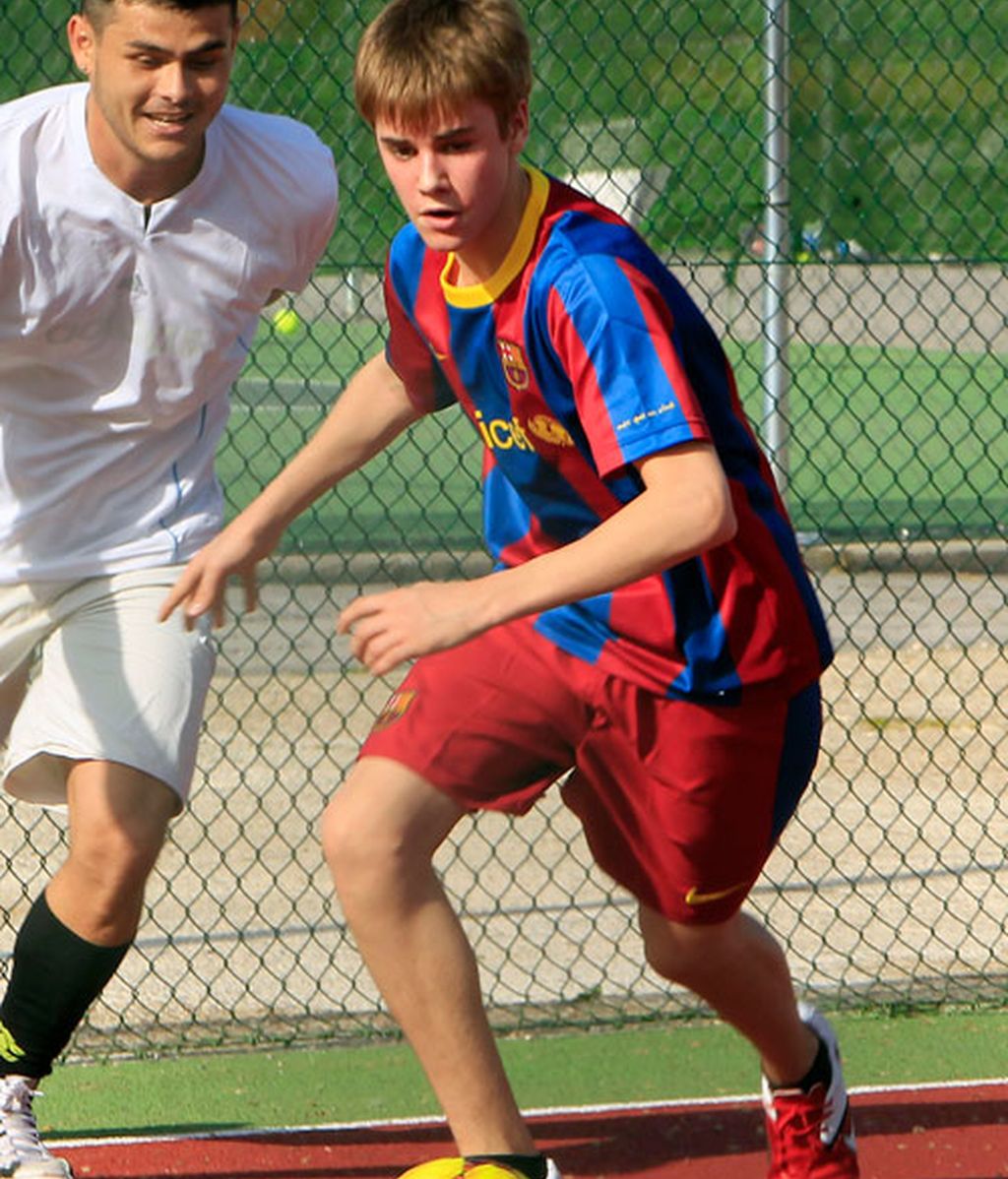 Justin Bieber se viste de culé para jugar un partido en Madrid
