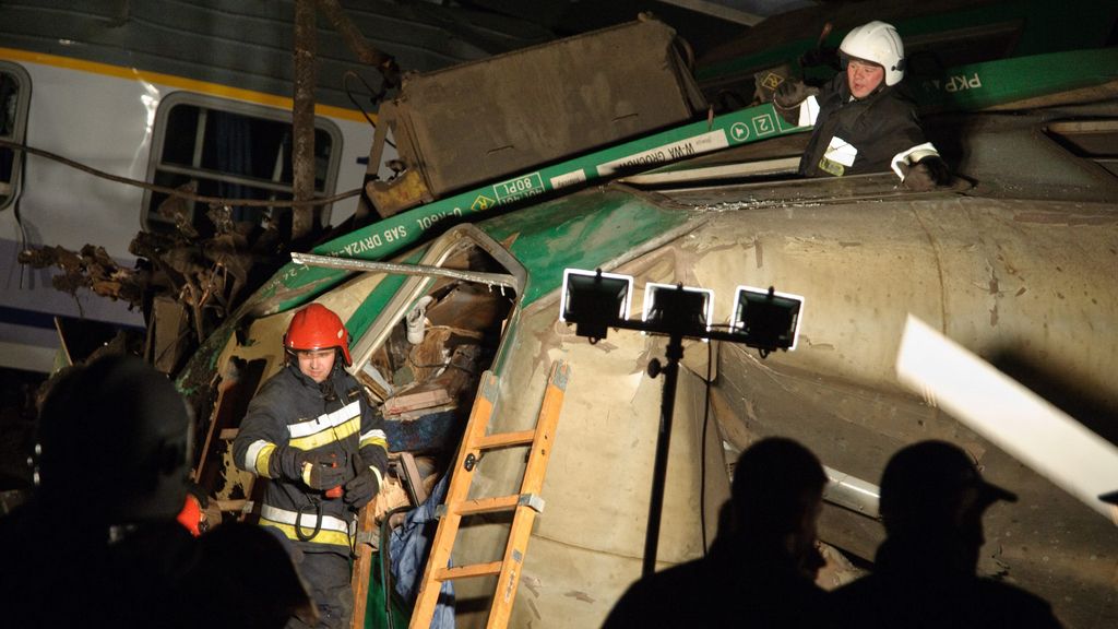 Imágenes del choque de trenes en Polonia