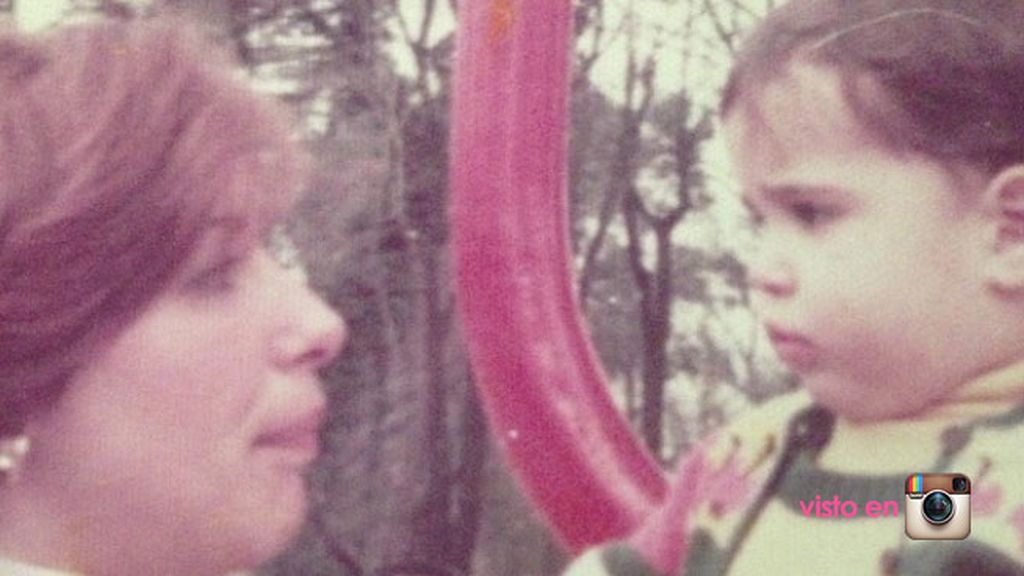 Un irreconocible Mario Vaquerizo que decía: "Felicidades mami!!!!"