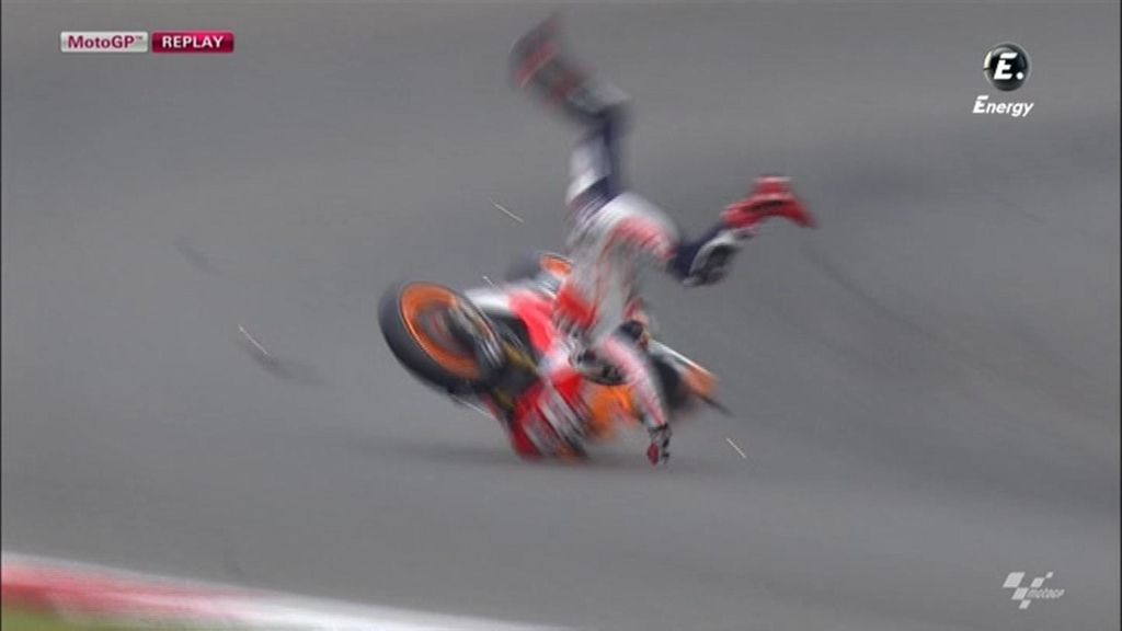 Aparatosa caída de Marc Márquez en los libres de Assen