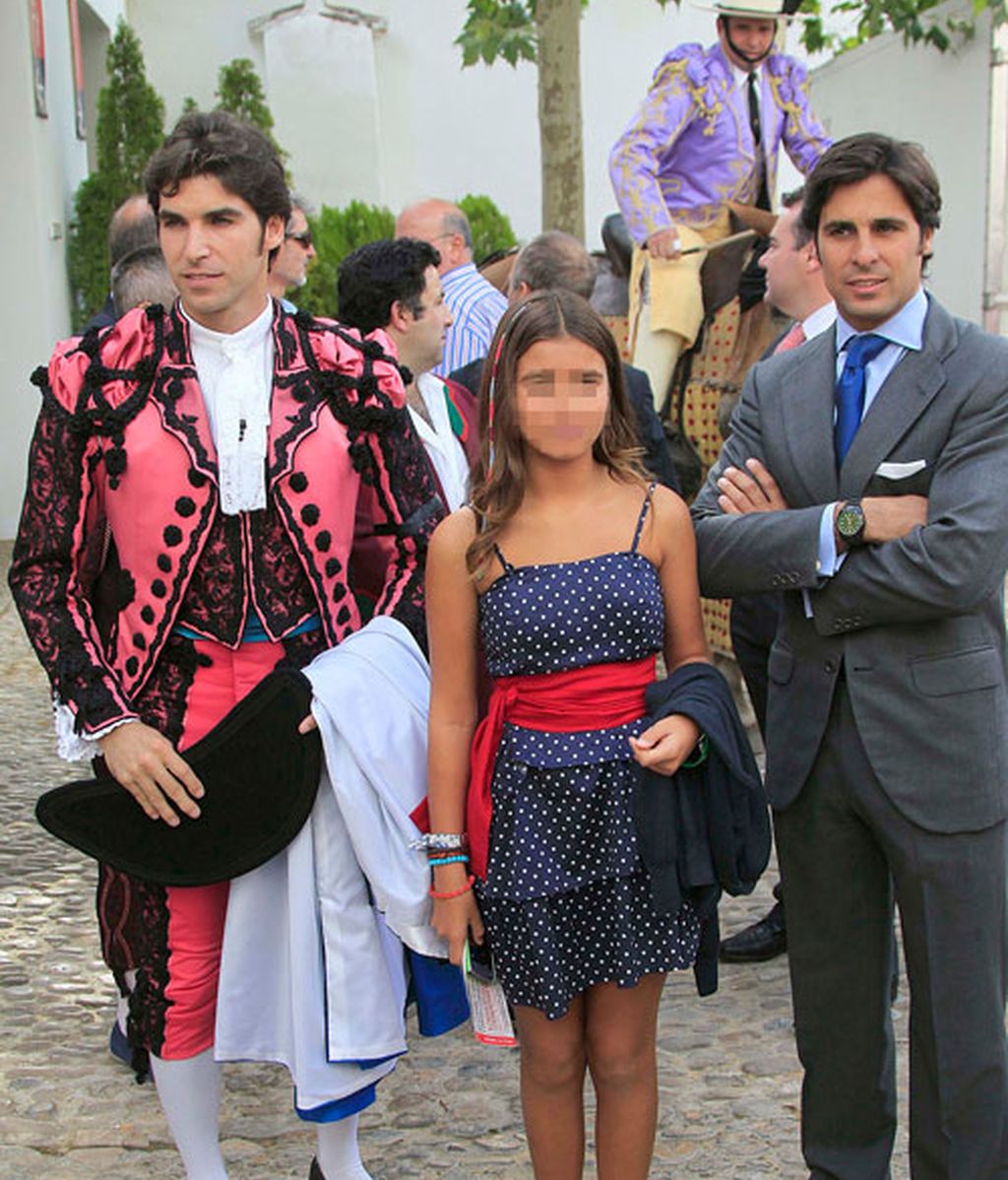 Fran Rivera lleva a su novia a Ronda y Cayetana intima con Eva González