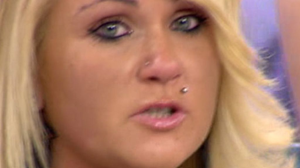 Saray no puede contener las lágrimas