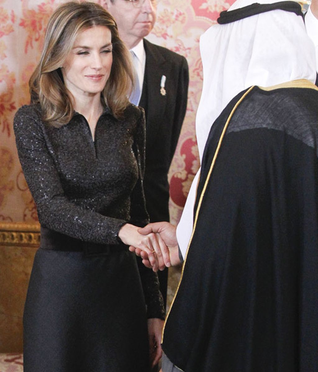 Letizia, de negro casi luto ¿y con peep-toe?