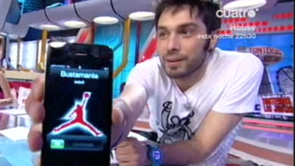 Dani recibe la llamada en directo de Bustamante