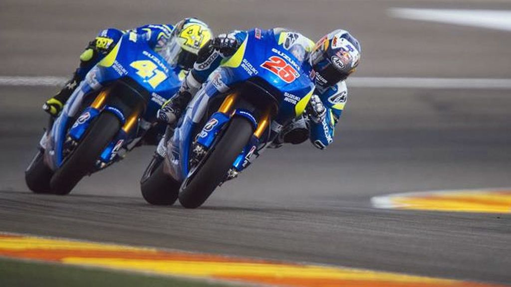 Aleix Espargaró y Maverick Viñales rodando en Valencia