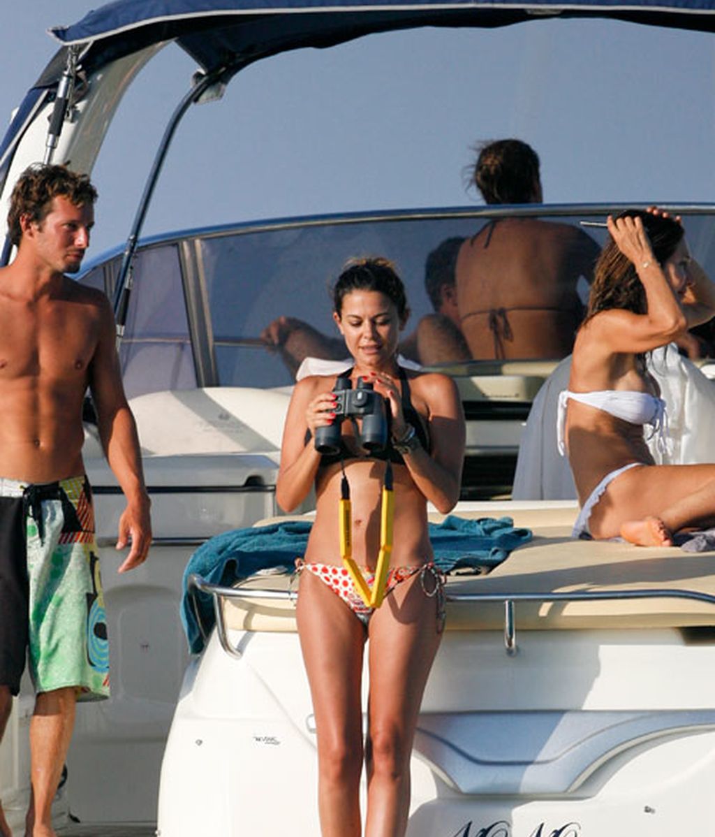 María José Suárez se tuesta en Ibiza