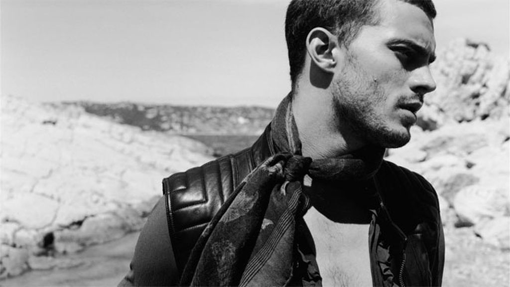 Es actor y ha trabajado de modelo para Calvin Klein o Dior